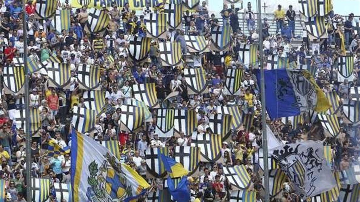 Parma, in vendita attrezzature sportive, trofei, e anche ...