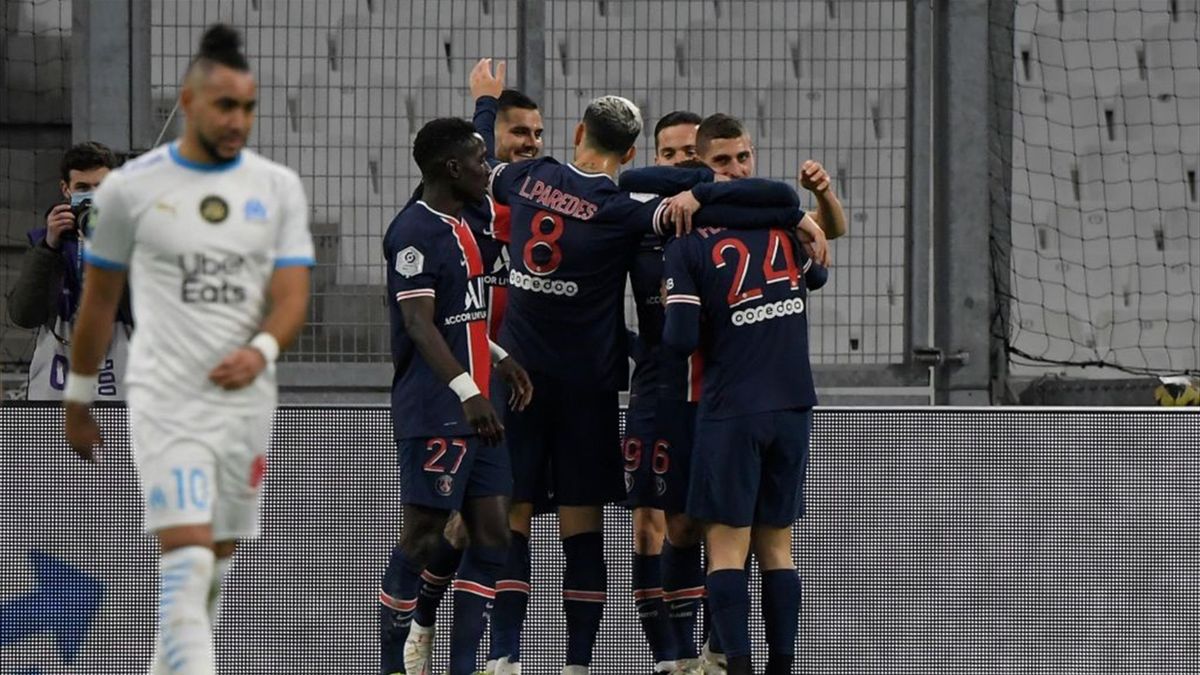Mauro Icardi et les joueurs du PSG célèbrent le deuxième but face à l'OM lors du Classique en Ligue 1
