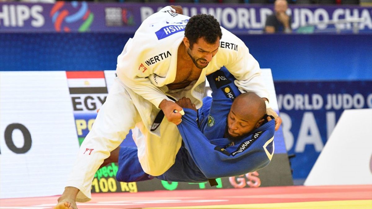 Egypt's Ramadan Darwish (white) fights against Portugal's Jorge Fonseca (blue) in the men's under 100kg category repechage bout of the 2018 Judo World Championships in Baku on September 25, 2018. (Photo by Mladen ANTONOV / AFP) (Photo credit should read M
