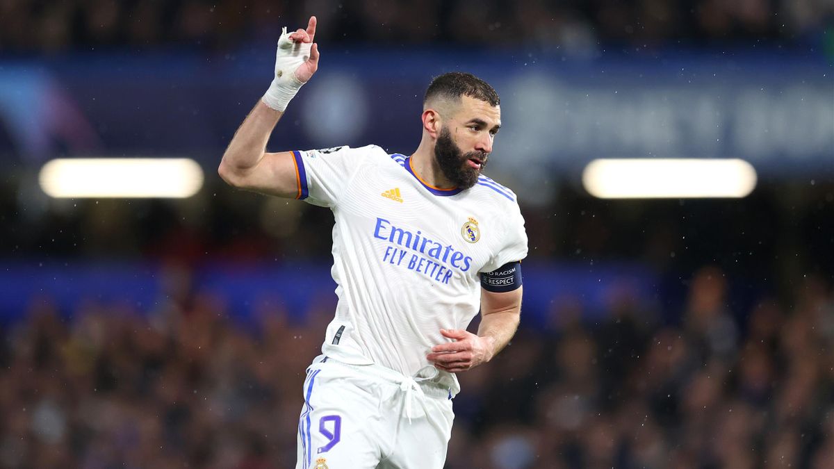 Karim Benzema of Real Madrid looks on during the UEFA Champions League Quarter Final Leg One match between Chelsea FC and Real Madrid at Stamford Bridge on April 06, 2022 in London, England. (Photo by Catherine Ivill/Getty Images)
