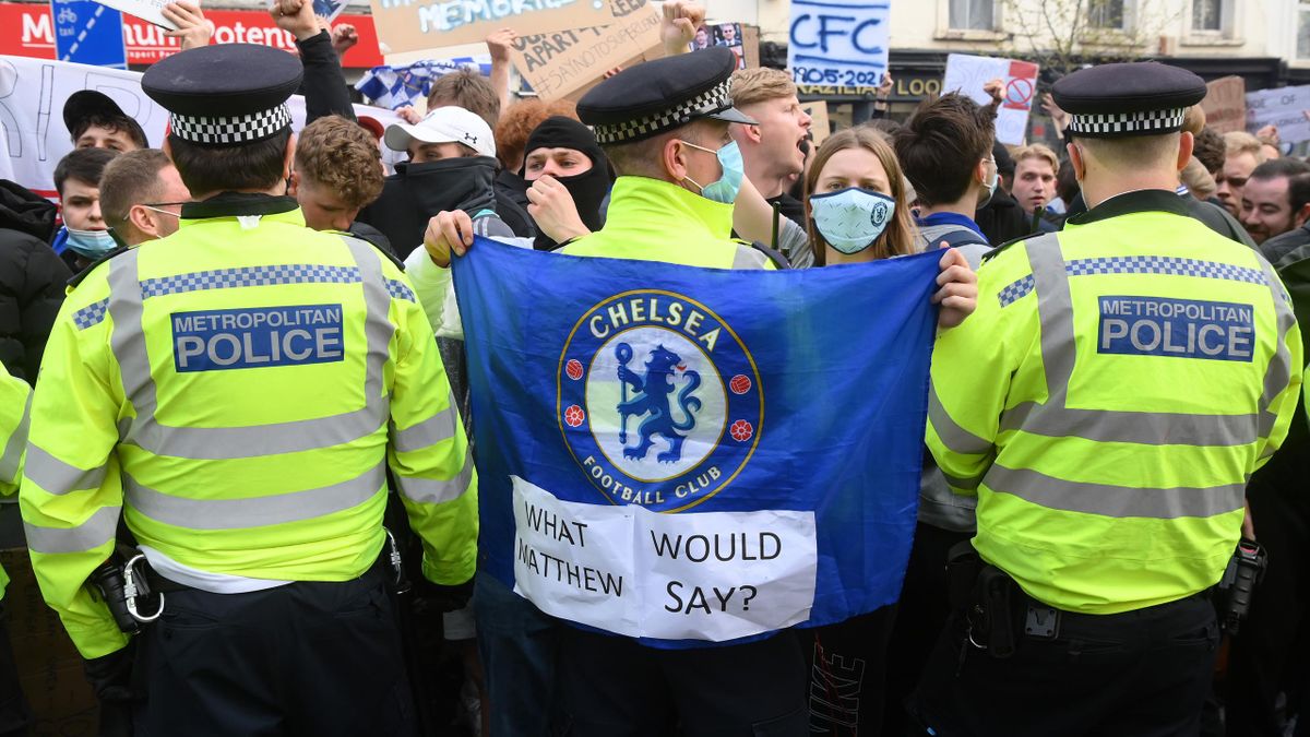 Chelsea fans protest outside Stamford Bridge April 202, 2021