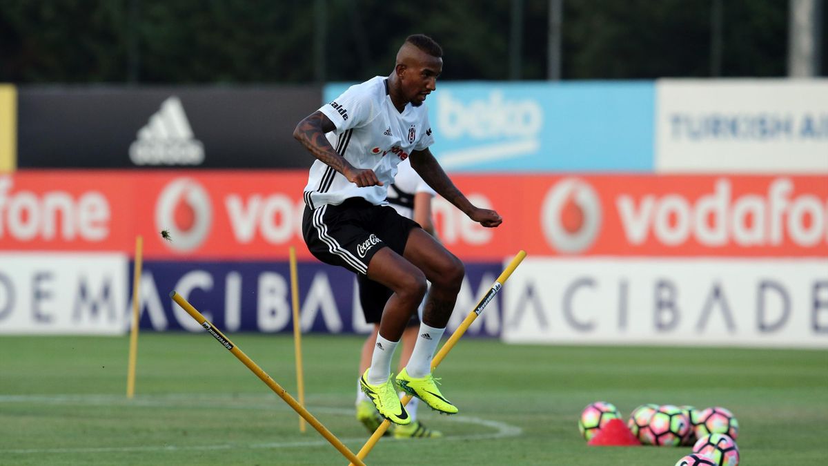 Antrenmanda Talisca ve Cenk'ten frikik şovu - Eurosport