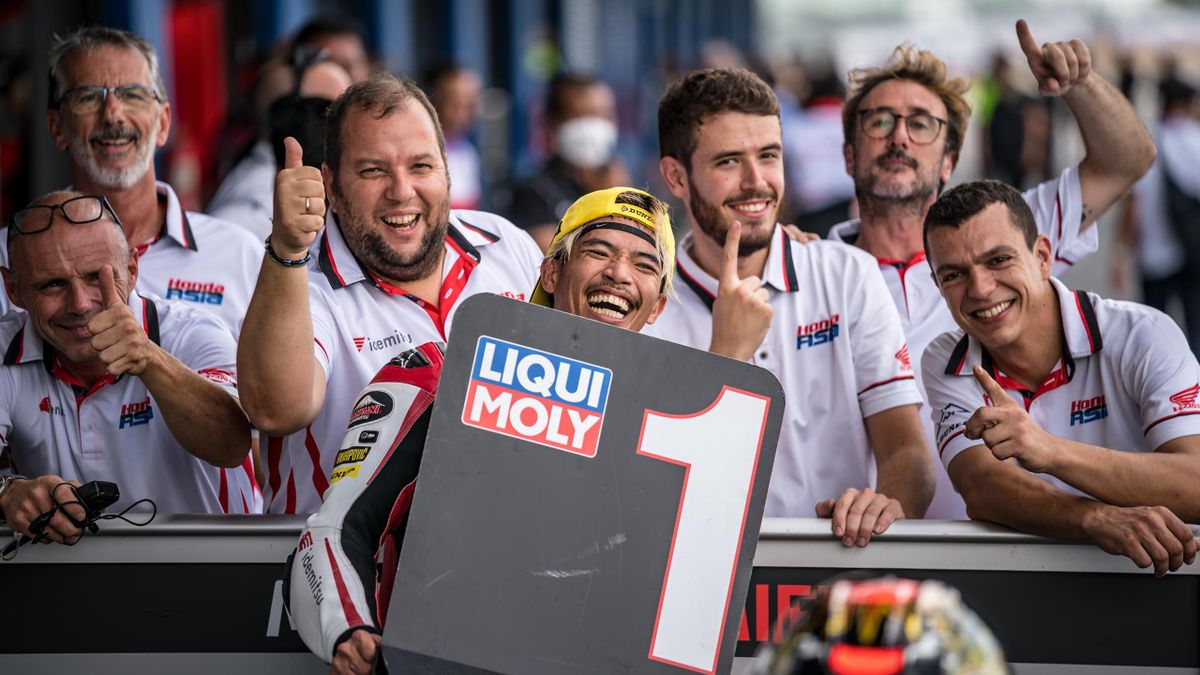 La felicità di Chantra per la prima pole position in Moto2 della carriera, Getty Images