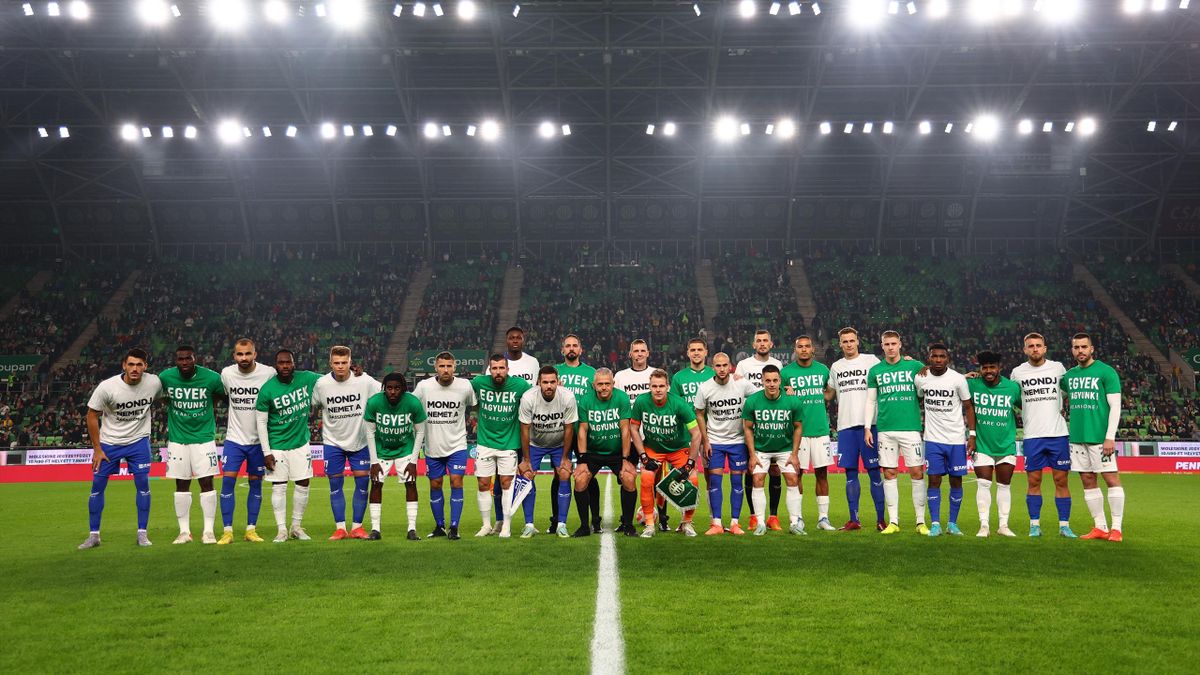 Ferencvárosi TC-Zalaegerszegi TE - A kezdés előtt a két csapat játékosai a „We are one”, azaz az „Egyek vagyunk” feliratot hirdető pólót viselték, kiállva ezzel a rasszizmus és a kirekesztés ellen. Fotó: fradi.hu