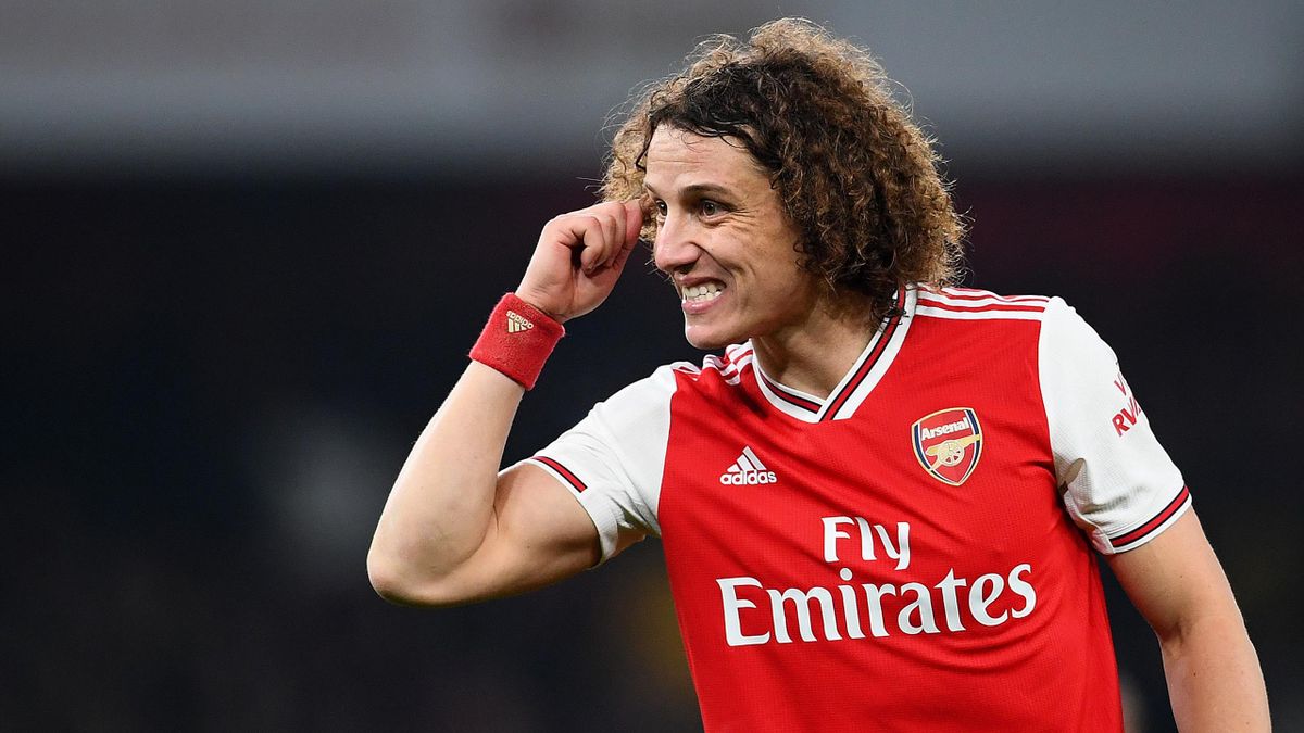 LONDON, ENGLAND - JANUARY 01: David Luiz of Arsenal gesticulates during the Premier League match between Arsenal FC and Manchester United at Emirates Stadium on January 01, 2020 in London, United Kingdom. (Photo by Clive Mason/Getty Images)