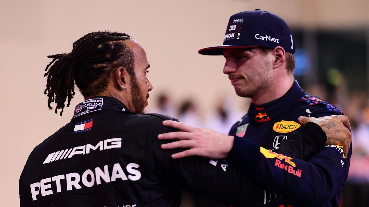 Lewis Hamilton (l.) und Max Verstappen nach dem letzten Saisonrennen in Abu Dhabi