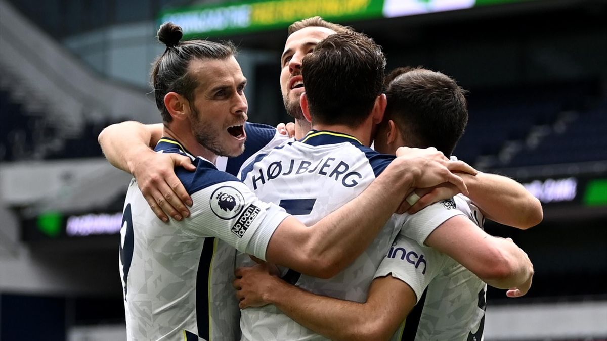 Pierre-Emile Hojbjerg of Tottenham Hotspur celebrates with Gareth Bale and team mates after scoring their side's second goal during the Premier League match between Tottenham Hotspur and Wolverhampton Wanderers at Tottenham Hotspur Stadium