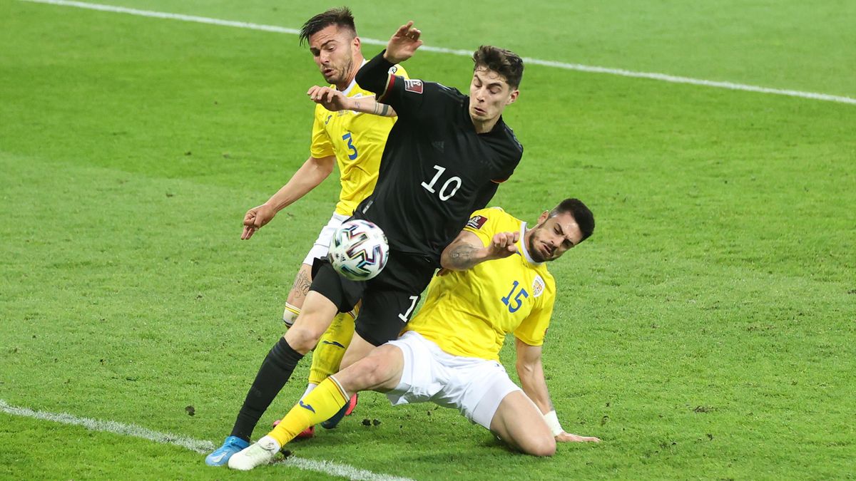 Andrei Burcă și Alin Toșca, în duel cu Kai Havertz (România - Germania 0-1)