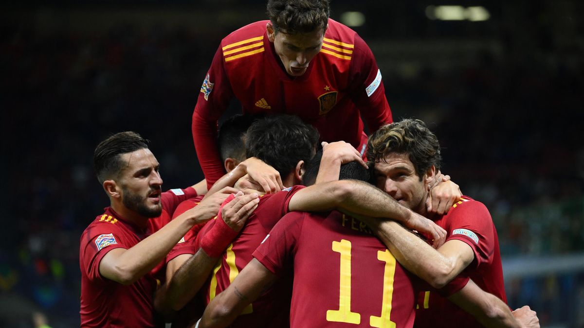 Spain's forward Ferran Torres celebrates with teammates after scoring a goal during the UEFA Nations League semifinal football match between Italy and Spain at the San Siro (Giuseppe-Meazza) stadium in Milan, on October 6, 2021