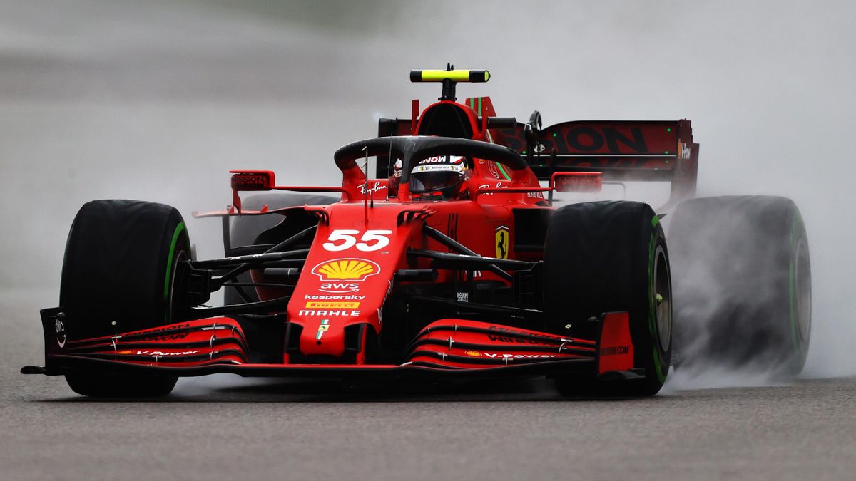 Carlos Sainz sul bagnato di Sochi, Ferrari, Formula 1 2021, Getty Images