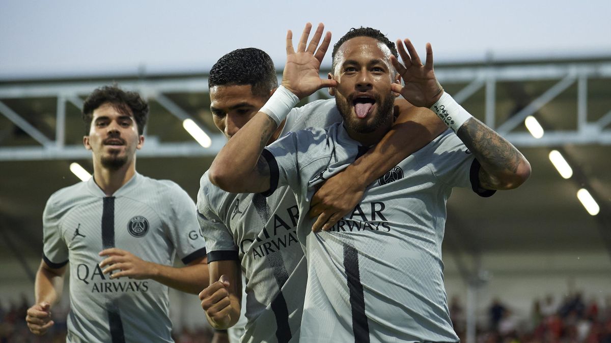 Neymar of PSG celebrates after scoring his sides first goal during the Ligue 1 match between Clermont Foot and Paris Saint-Germain at Stade Gabriel Montpied on August 6, 2022 in Clermont-Ferrand, France. (Photo by Jose Breton/Pics Action/NurPhoto/Getty)