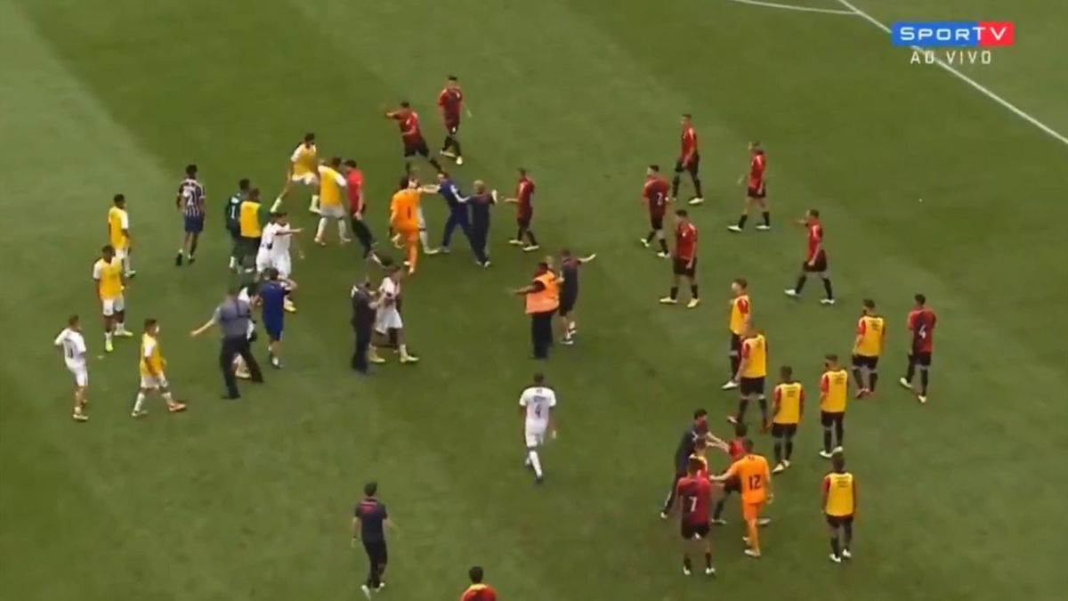 yuniory ustroili massovuyu draku v