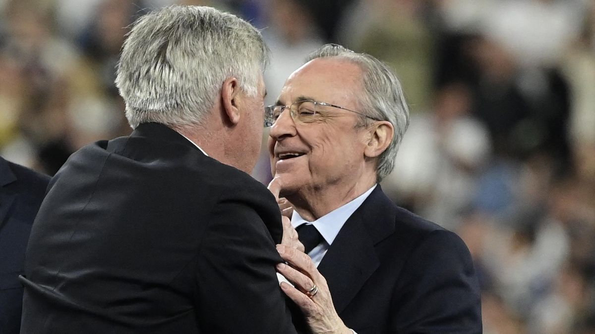Florentino Perez avec Carlo Ancelotti après la victoire en Ligue des champions du Real Madrid