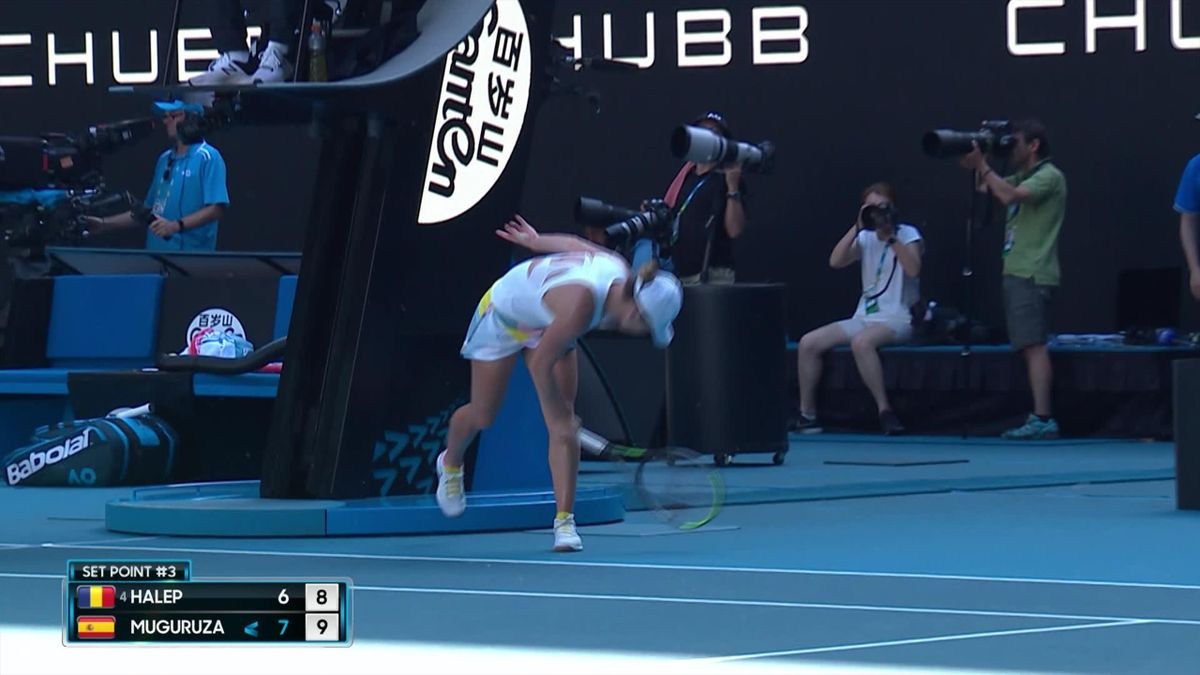 Australian Open : Halep breaking her racket after losing the first set
