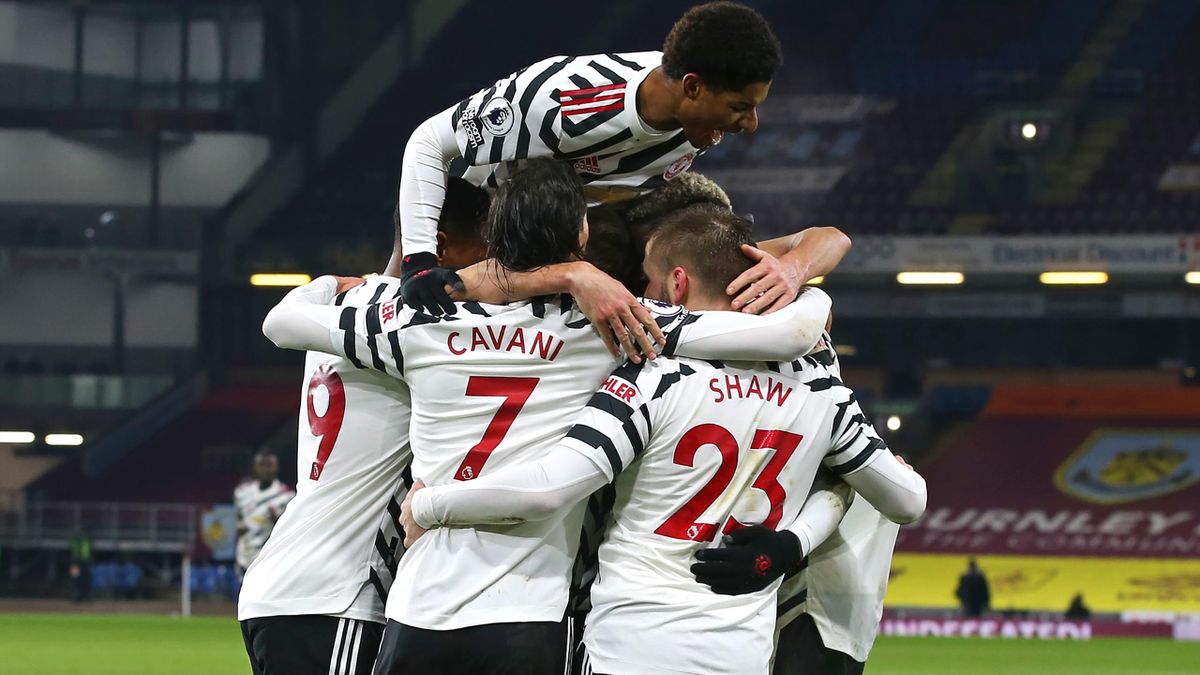 Manchester United players celebrate Paul Pogba's goal in a 1-0 win over Burnley