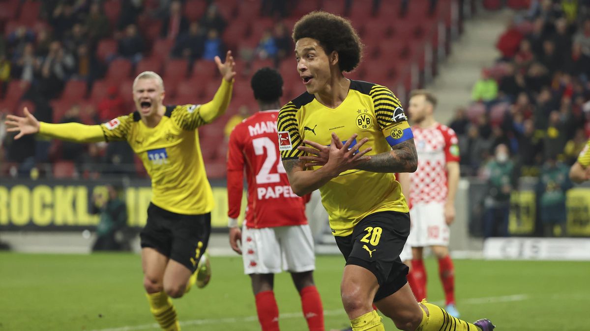 Axel Witsel (Borussia Dortmund) bejubelt seinen Treffer gegen Mainz 05