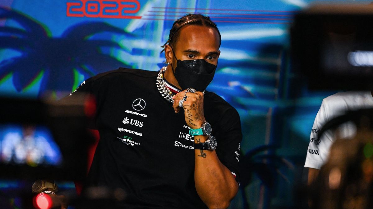 Lewis Hamilton bei einer Pressekonferenz in Miami