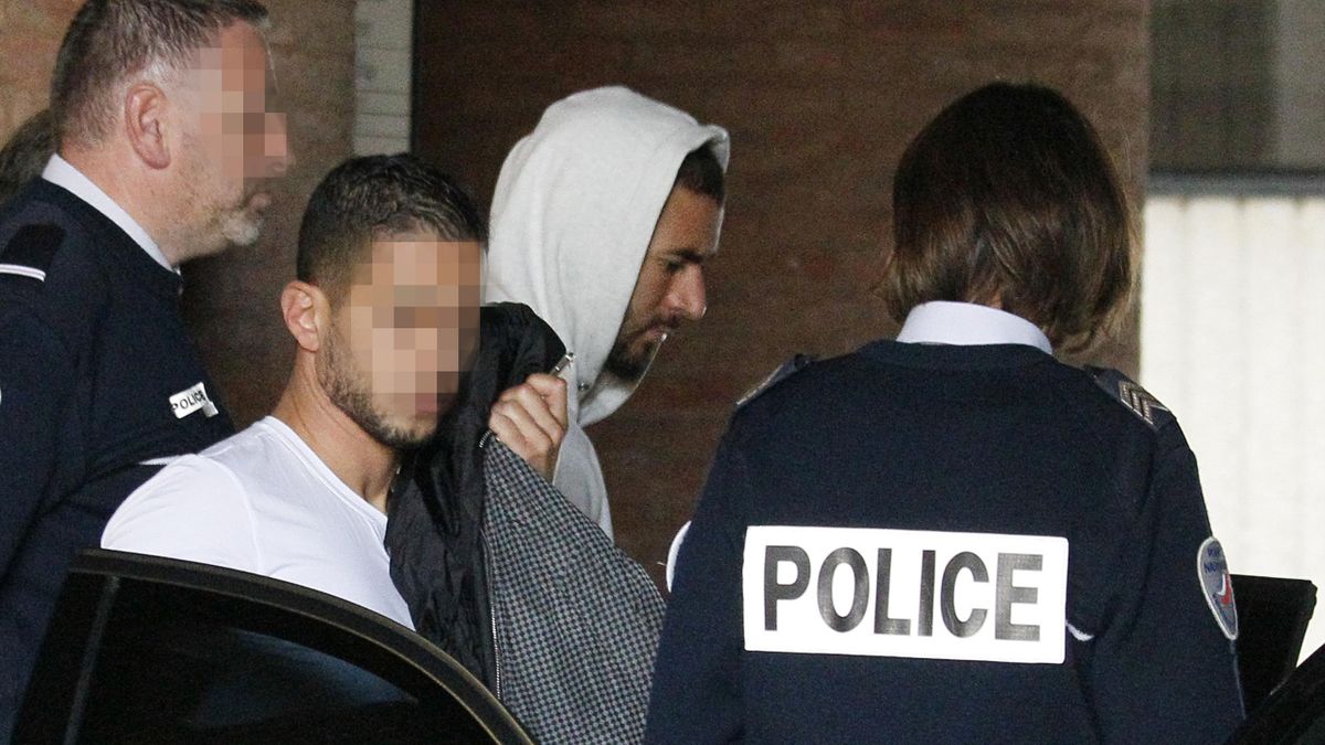 Real Madrid's French striker Karim Benzema leaves the court house in Versailles, near Paris, on November 5, 2015.