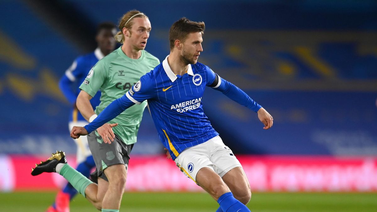 Joel Veltman of Brighton and Hove Albion battles with Tom Davies of Everton
