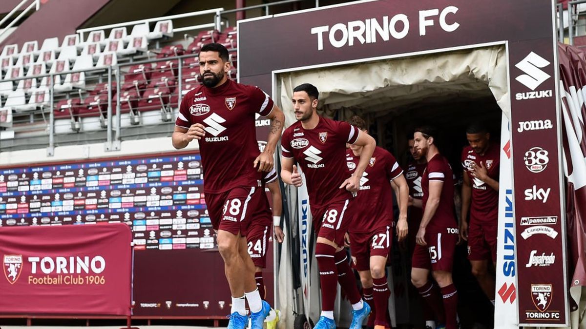 I giocatori del Torino all'ingresso sul terreno di gioco prima del derby contro la Juventus - Serie A 2020/2021 - Getty Images
