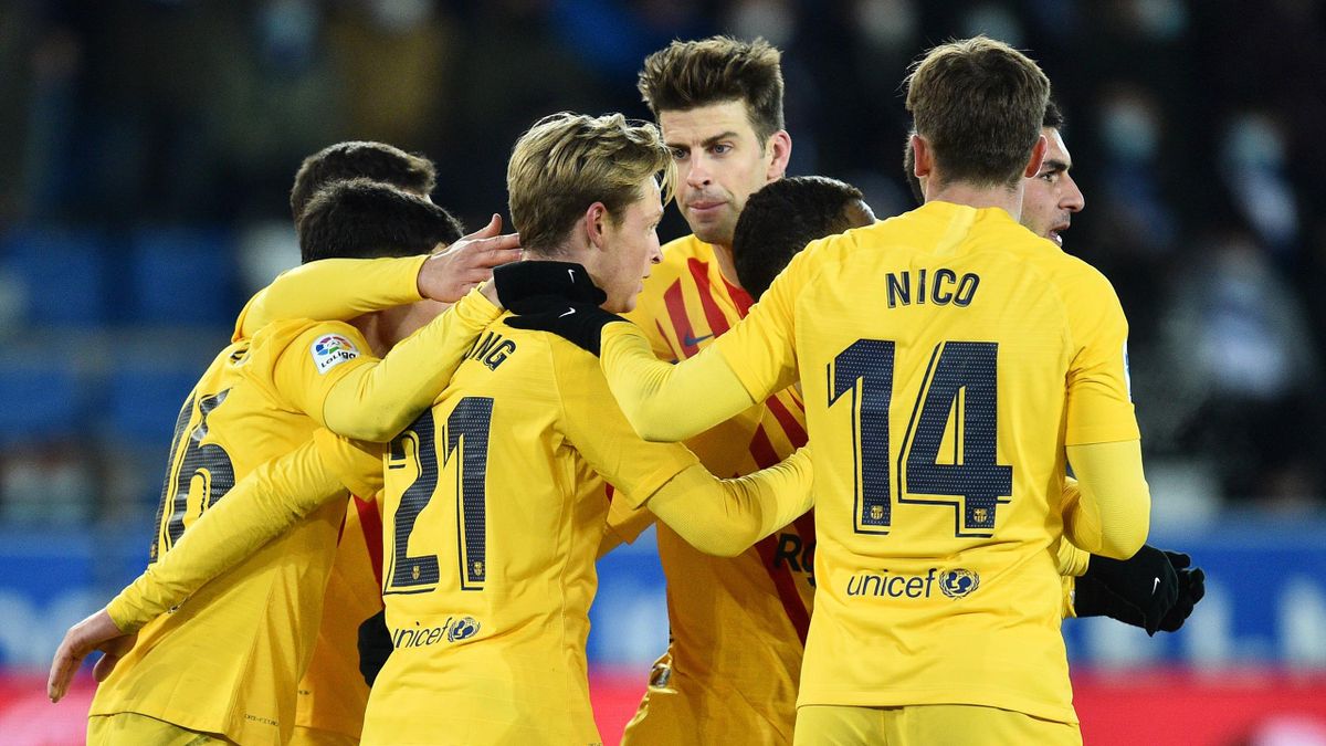 La joie des Catalans après le but de Frenkie de Jong lors du match opposant le Deportivo Alavès au FC Barcelone, le 23 janvier 2022 en Liga