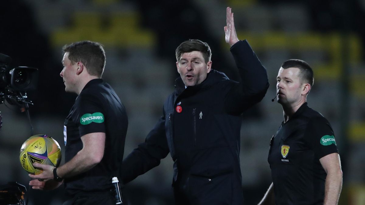 Rangers Manager Steven Gerrard remonstrates with Referee John Beaton at half time during Rangers 1-0 victory over Livingston at Tony Macaroni Arena on March 03, 2021 in Livingston, Scotland