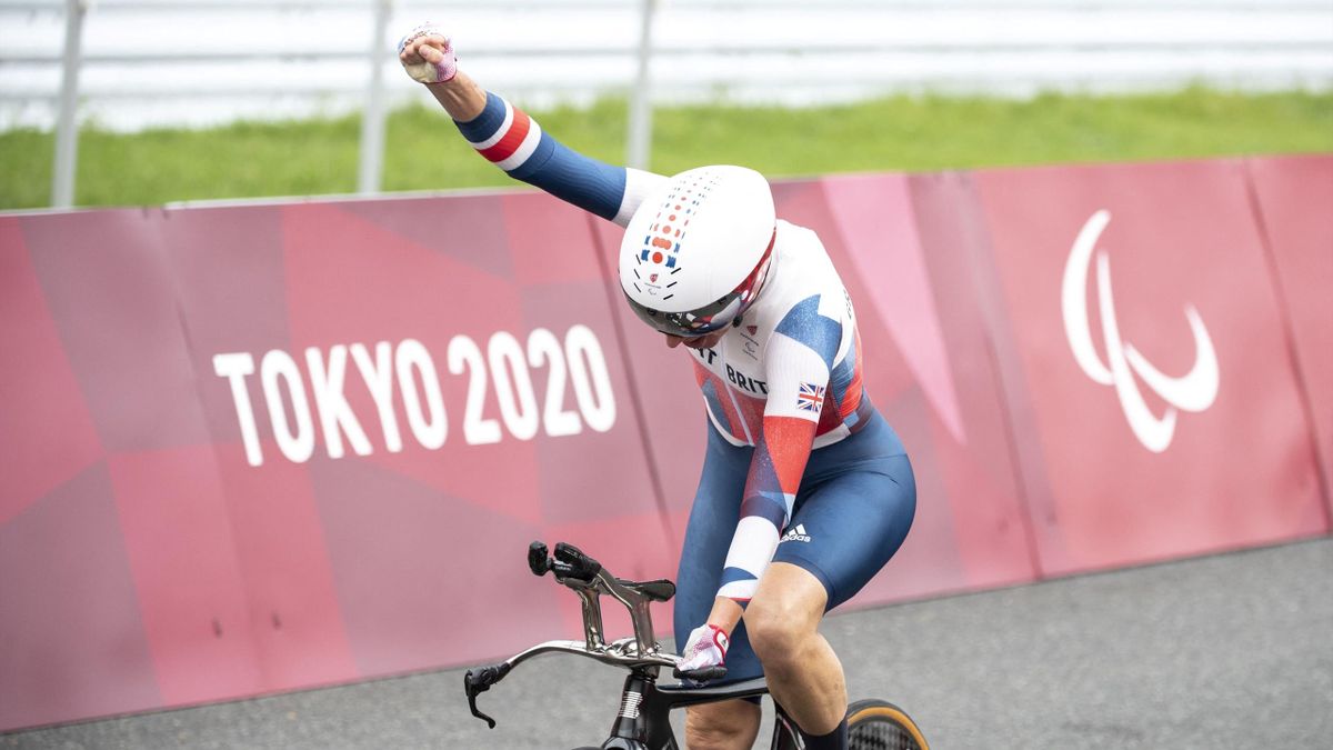 Britain's Sarah Storey crosses the finish line in the women's cycling road individual C5 time trial during the Tokyo 2020 Paralympic Games at the Fuji International Speedway in Oyama, Japan, on August 30, 2021