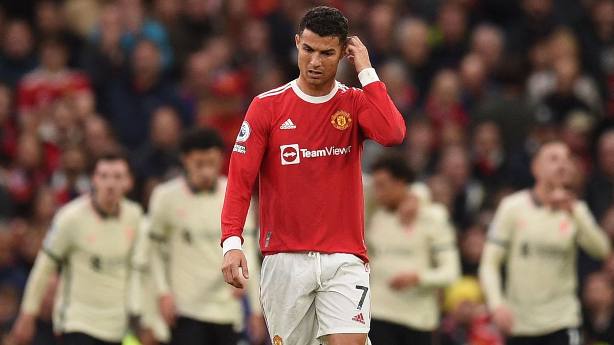 Manchester United's Portuguese striker Cristiano Ronaldo (C) reacts after Liverpool scored their third goal during the English Premier League football match between Manchester United and Liverpool at Old Trafford in Manchester, north west England, on Octo
