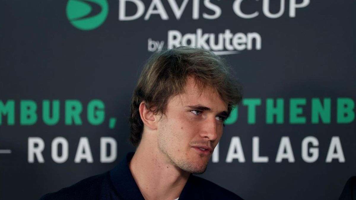 Alexander Zverev tijdens een persconferentie in Hamburg ter voorbereiding van de Davis Cup