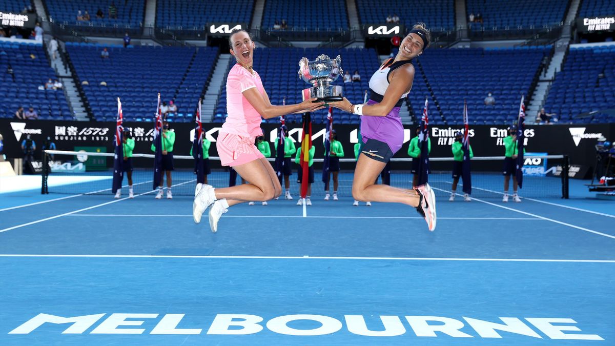 Elise Mertens und Aryna Sabalenka (r.) gewannen das Damen-Doppel der Australian Open 2021