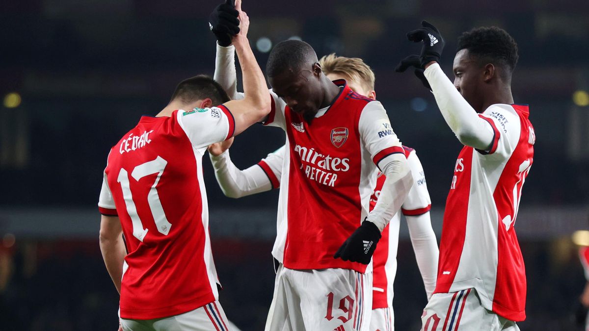 Nicolas Pepe (C) celebrates scoring for Arsenal