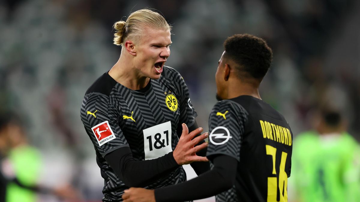 Borussia Dortmund: Erling Braut Haaland (li) jubelt mit Ansgar Knauff (re.)