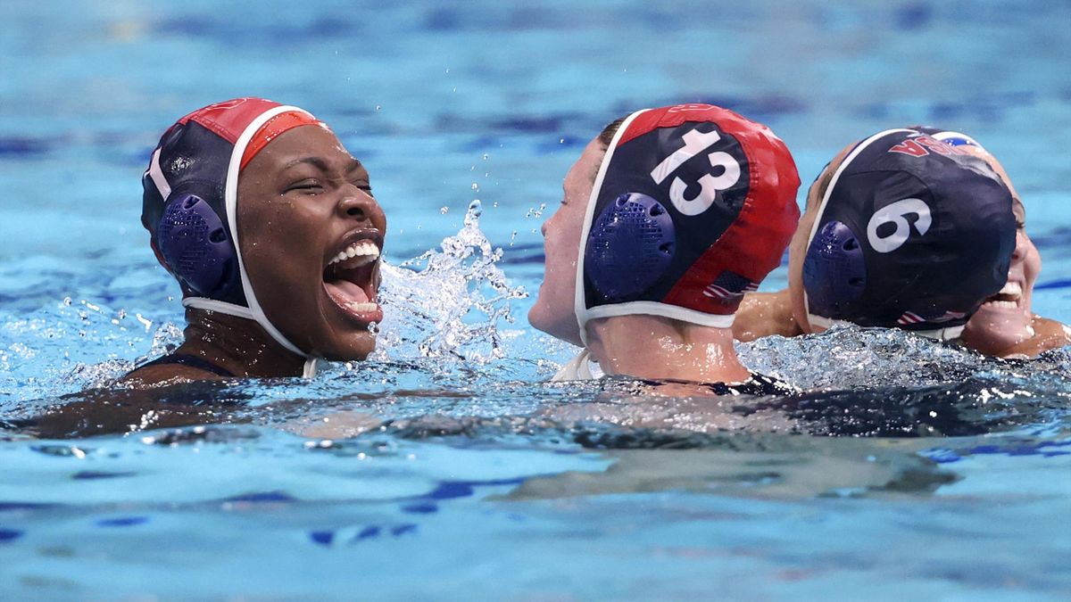 Ashleigh Johnson (left) made 11 saves to help the USA to victory