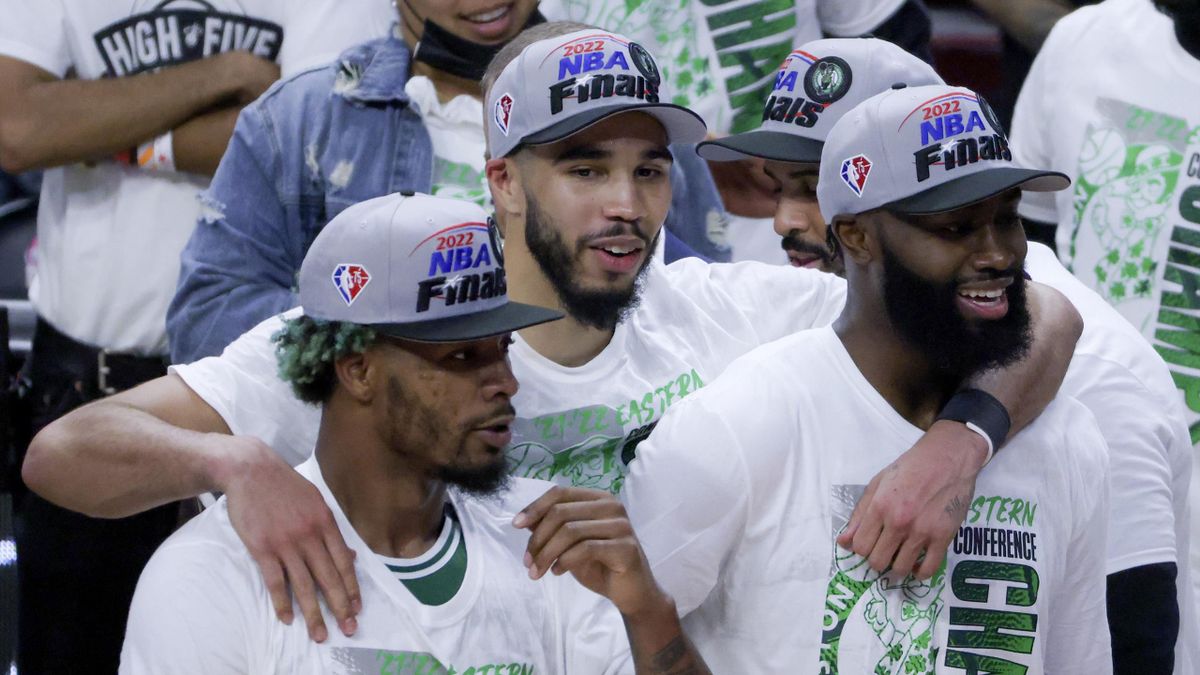 Les "jeunes" Marcus Smart, Jayson Tatum et Jaylen Brown des Celtics sont prêts à affronter les vétérans Thompson, Curry et Green des Warriors