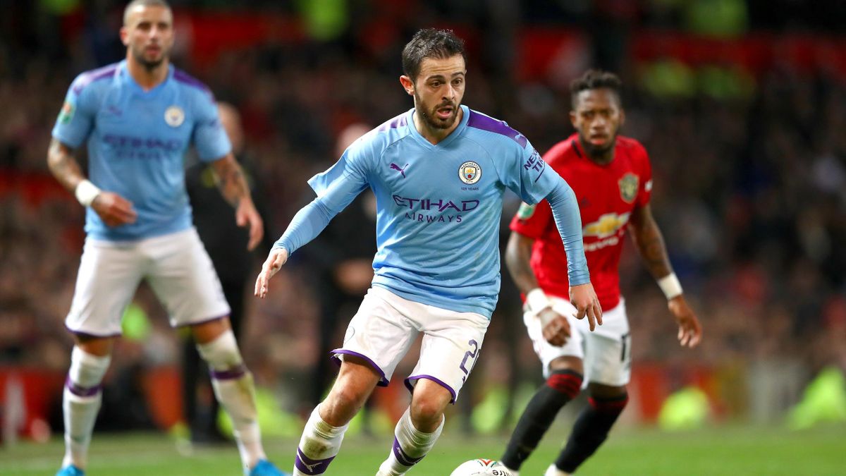 Bernardo Silva of Manchester City runs with the ball during the Carabao Cup Semi Final match between Manchester United and Manchester City at Old Trafford on January 07, 2020