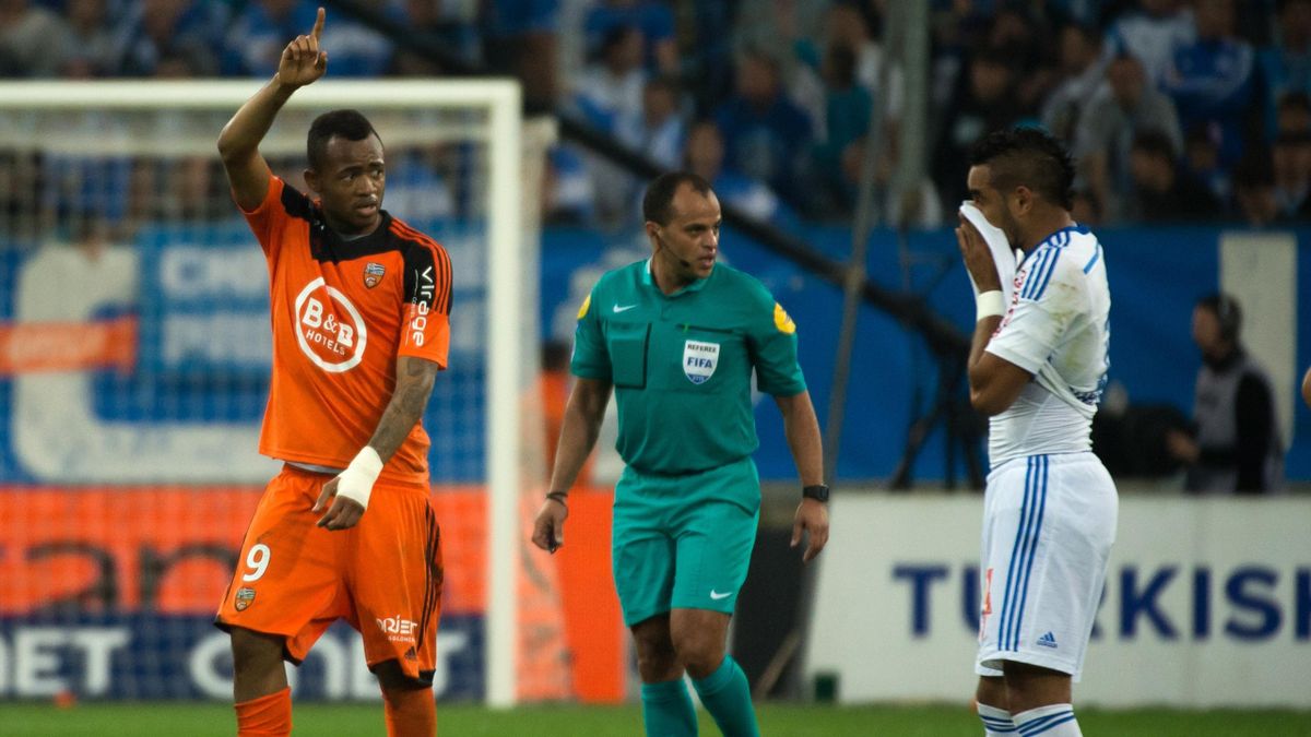 La joie de Jordan Ayew et la déception de Dimitri Payet lors d'OM-Lorient - 2015
