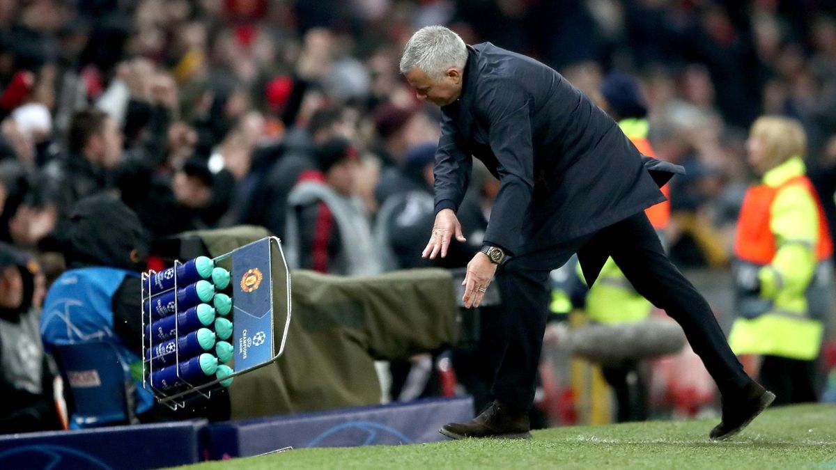 Fellaini segna al 91': Mourinho impazzisce di gioia e spacca tutto,  demolito il portaborracce - Eurosport