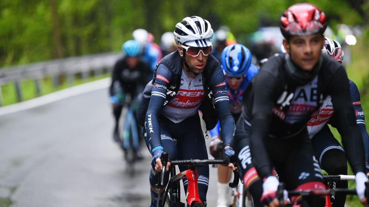 Vincenzo Nibali in fuga nella tappa di Cortina d'Ampezzo - Giro d'Italia 2021