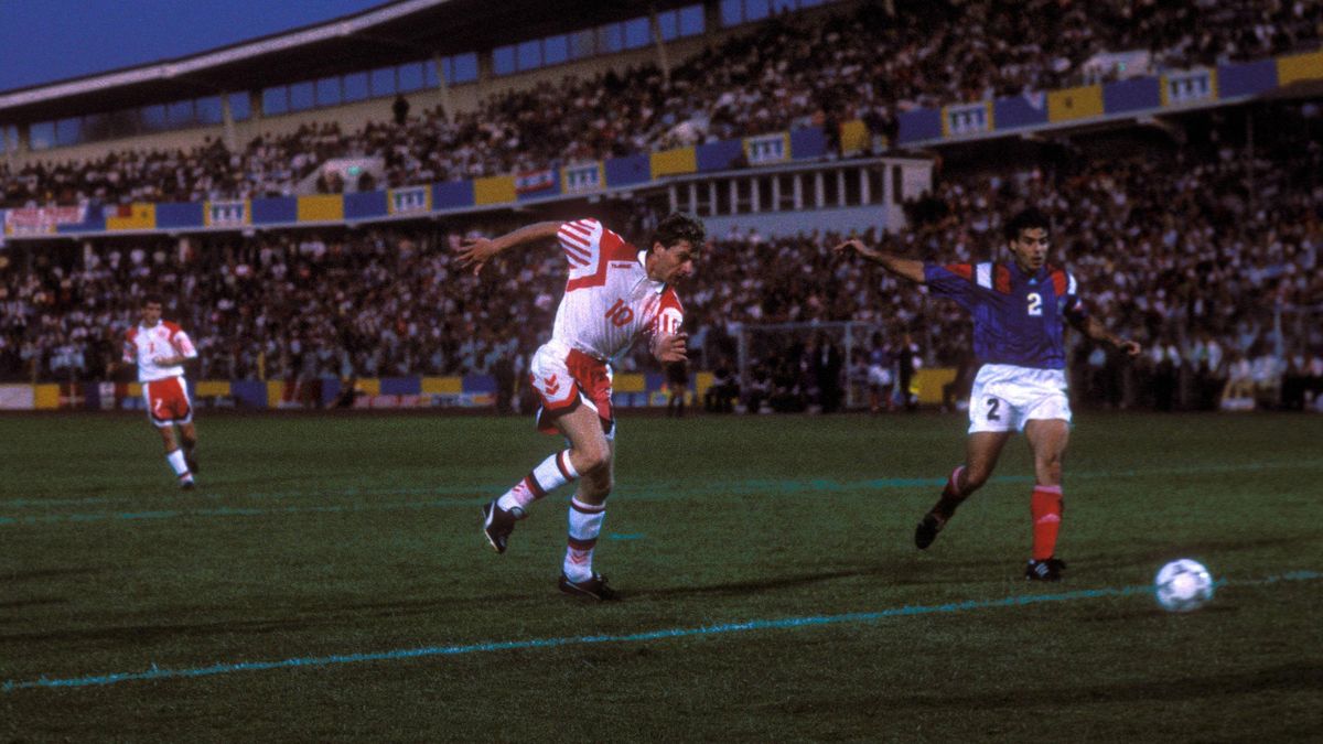 chempion evropy 1992 vybezhal golym na