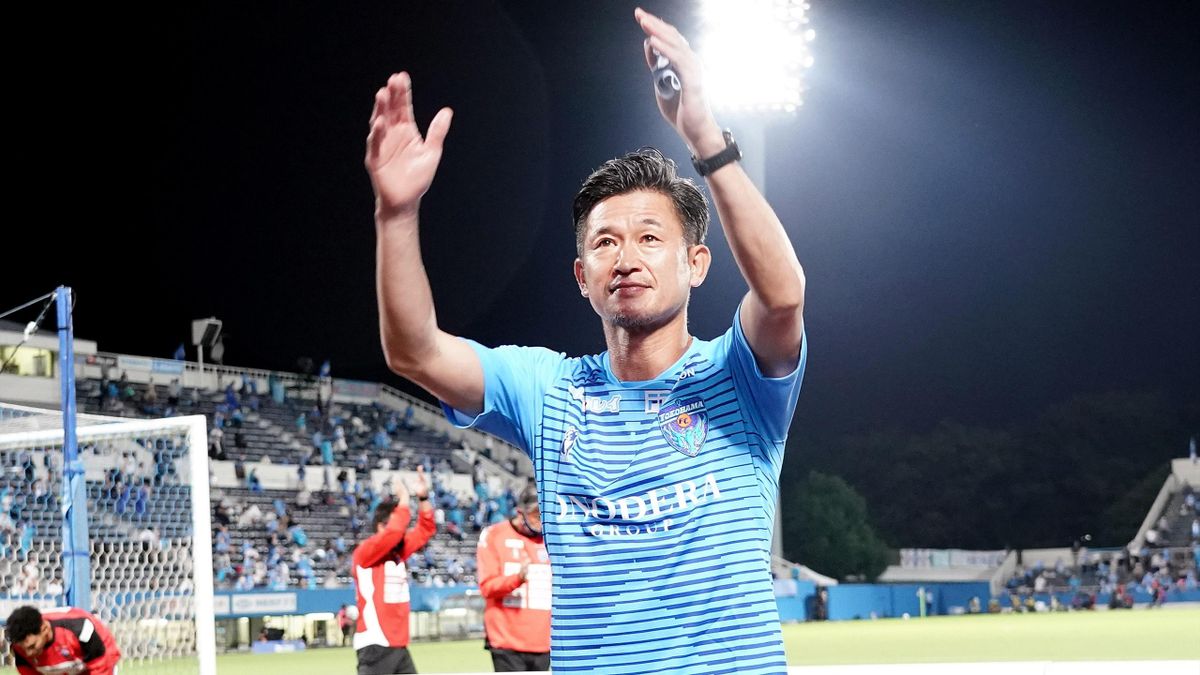 A plus de 53 ans, Kazuyoshi Miura est devenu le joueur titulaire le plus âgé en professionnel.