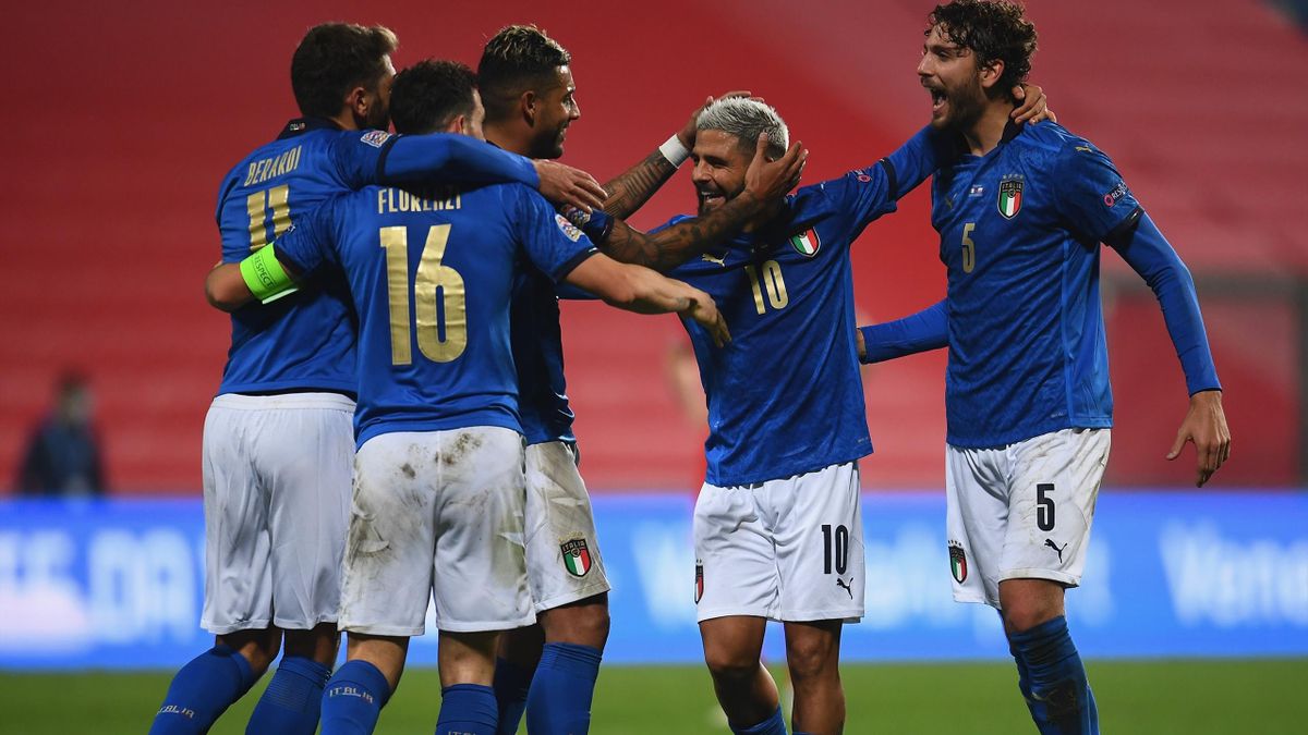 Berardi esulta dopo il 2-0 in Italia-Polonia