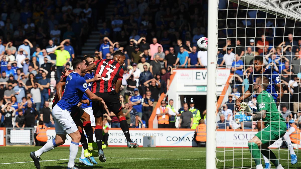 Callum Wilson of AFC Bournemouth (13) scores his team's first goal past Jordan Pickford of Everton during the Premier League match between AFC Bournemouth and Everton FC at Vitality Stadium on September 15, 2019 in Bournemouth, United Kingdom.