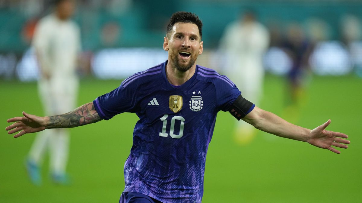 Un lob délicieux et un doublé : Messi, en pleine bourre, guide l'Argentine