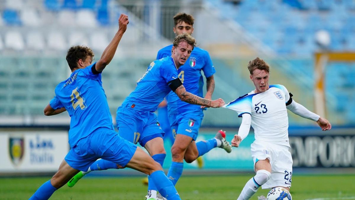 Nicolò Rovella in azione durante l'amichevole Under 21 Italia-Inghilterra