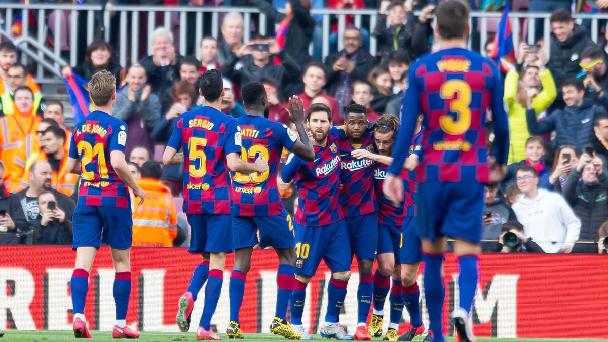 Antoine Griezmann of FC Barcelona celebrates his team's first goal 1:0 with team mates during the Liga match between Barcelona and Getafe at Camp Nou