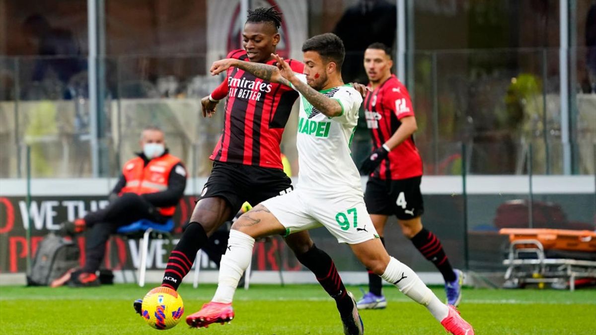 Matheus Henrique a duello con Leão in Milan-Sassuolo - Serie A 2021/2022