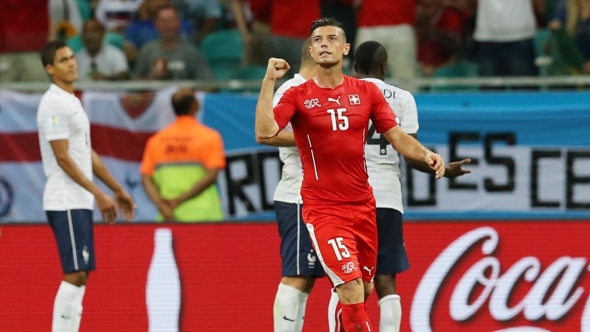 Galatasaray'da zorunlu değişiklik! Melo'nun yerine Dzemaili - Eurosport