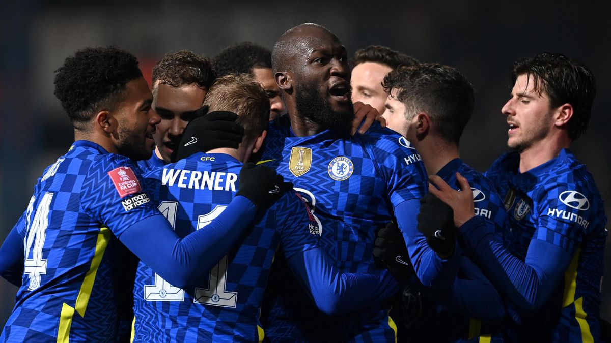 Romelu Lukaku of Chelsea celebrates with teammates after scoring their team's third goal during the Emirates FA Cup Fifth Round match between Luton Town and Chelsea at Kenilworth Road on March 02, 2022 in Luton, England.