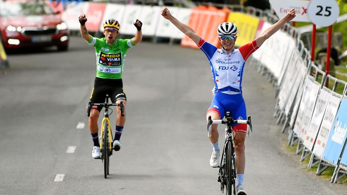 Roglic e Gaudu esultano entrambi sul traguardo di Arrate - Giro dei Paesi Baschi 2021 - Getty Images