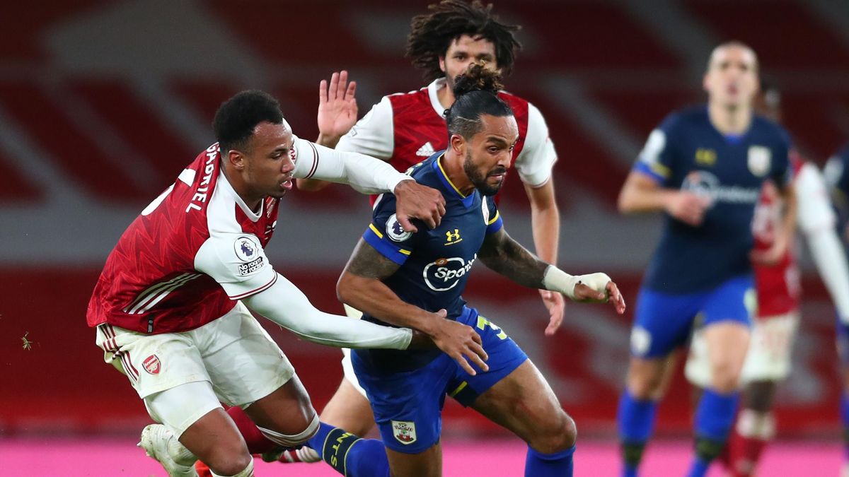 Arsenal's Brazilian defender Gabriel (L) fouls Southampton's English midfielder Theo Walcott to earn a second yellow card and consequently a red card, during the English Premier League football match between Arsenal and Southampton at the Emirates Stadium